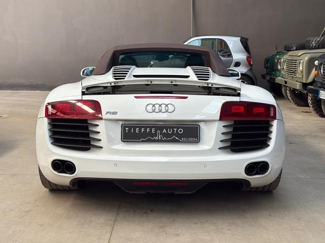 AUDI R8 Spyder 4.2 V8 FSI quattro R tronic