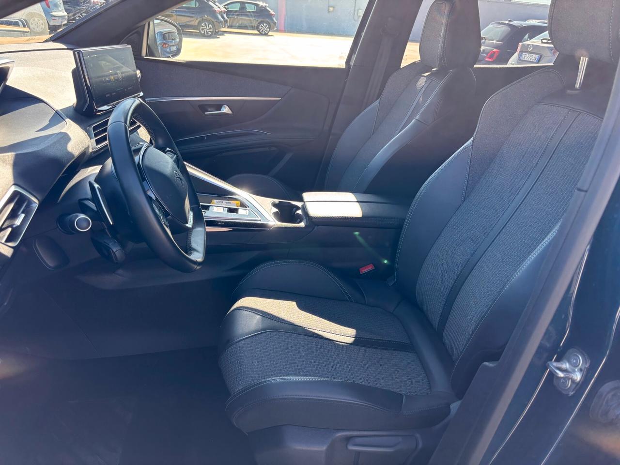 Peugeot 3008 Hybrid4 300 e-EAT8 Allure Pack