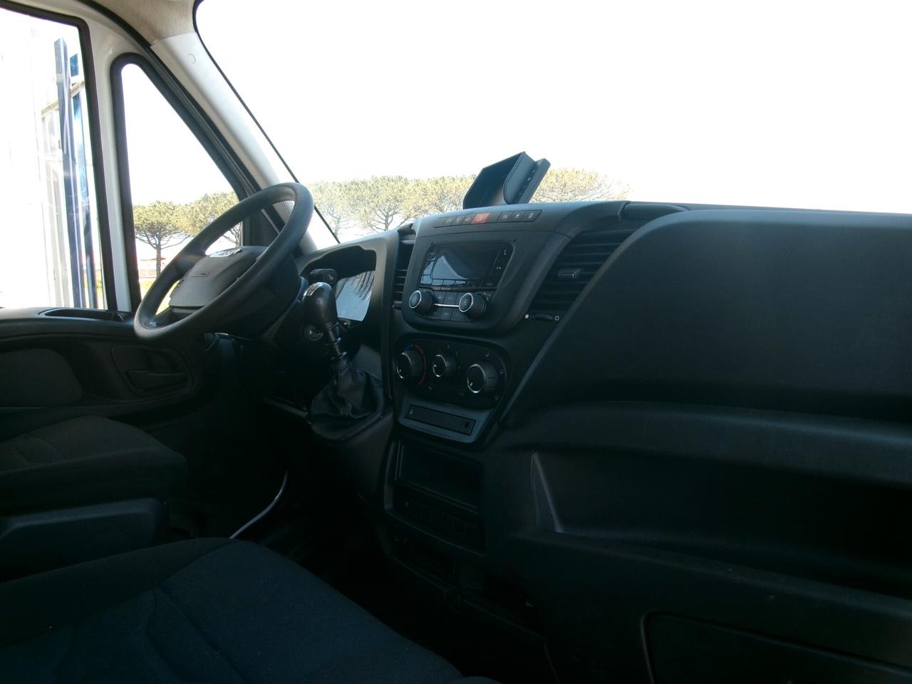 Iveco Daily 35S15 3000 150CV E6 FURGONE+PEDANA CARICATRICE 8 PEDANE 170000KM