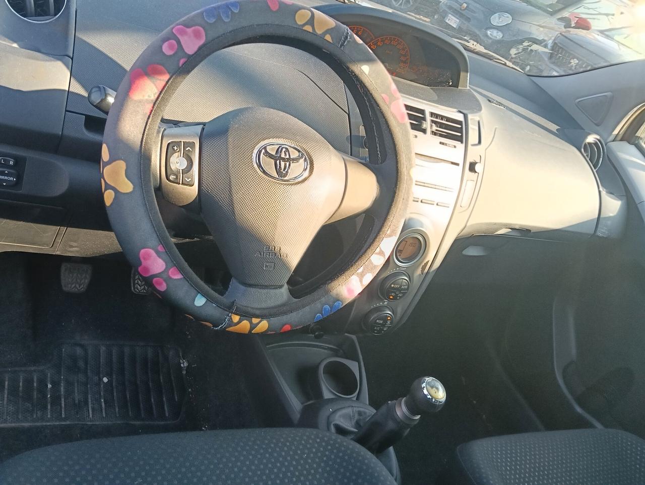 Toyota Yaris 1.0 5 porte