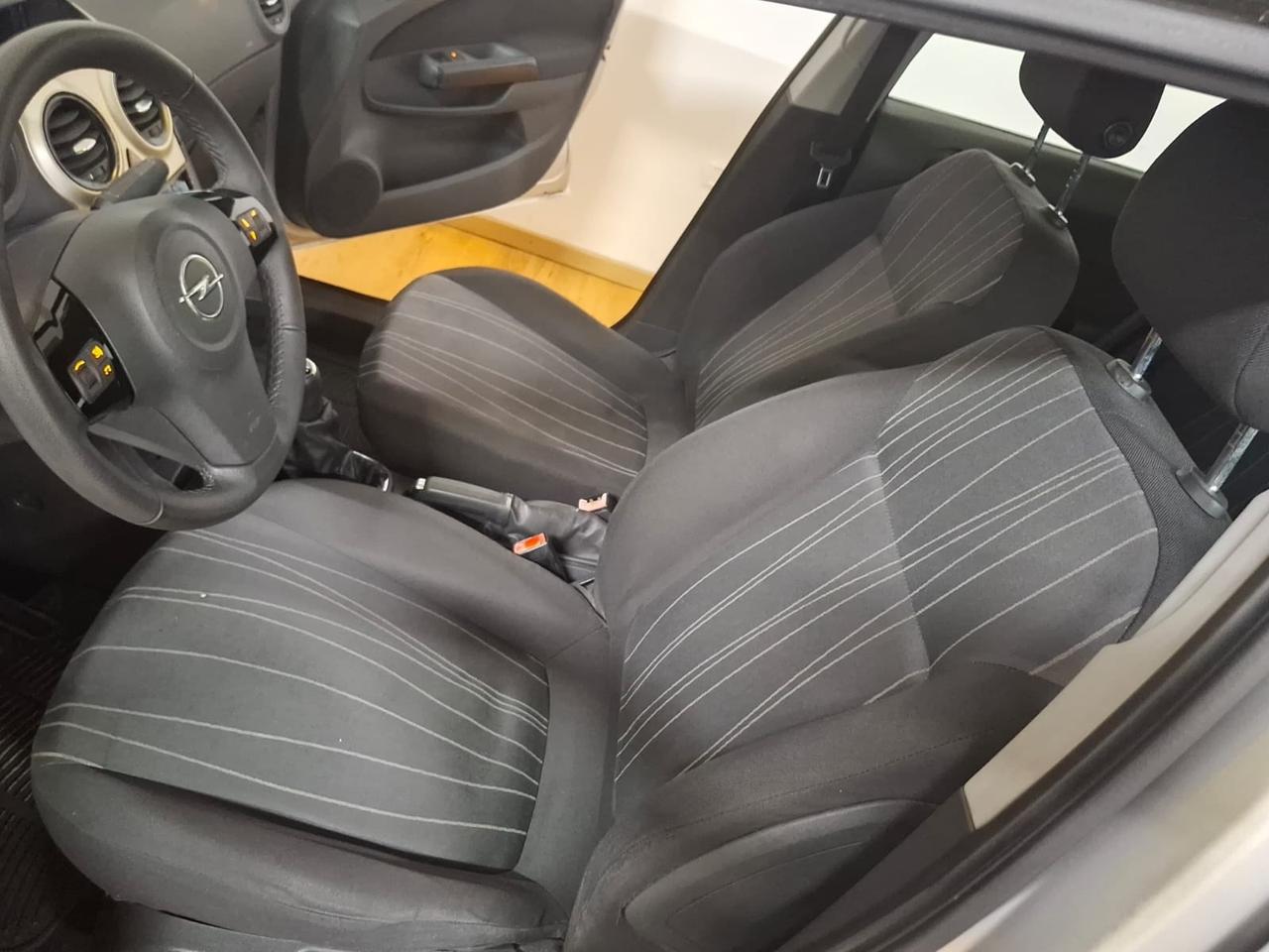 Opel Corsa 1.2 5 porte Cosmo