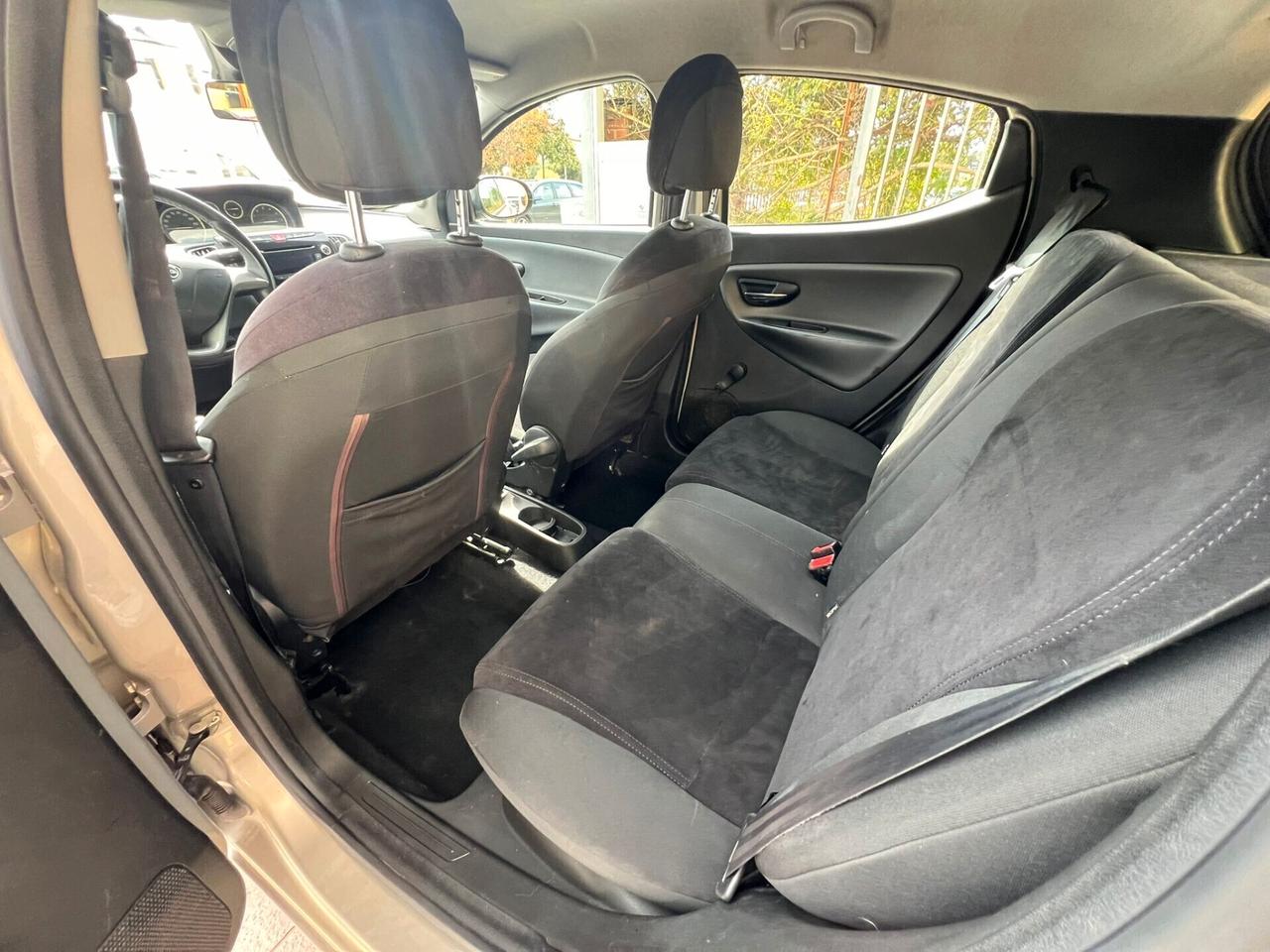 Lancia Ypsilon 1.2 69 CV 5 porte GPL Ecochic Silver
