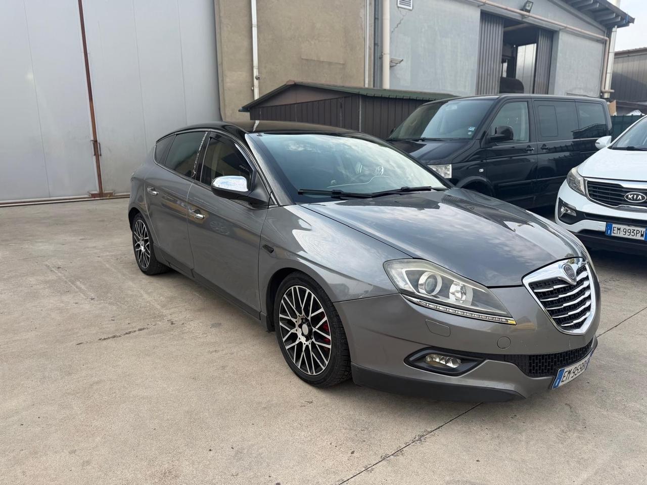 Lancia delta 1.6 diesel automatico anno 2012 km 247.000 ok neopatentati