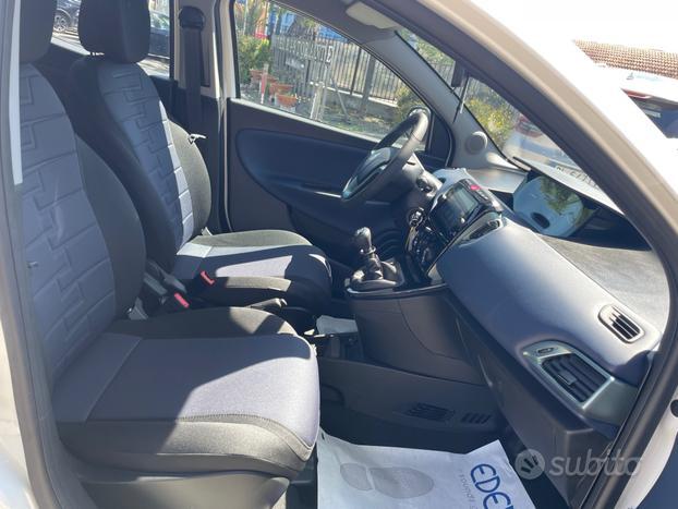 Lancia Ypsilon 1.0 firefly hybrid Platino 70cv KM0