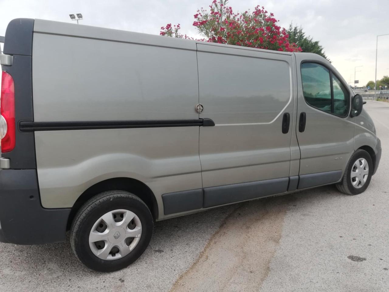 RENAULT TRAFIC