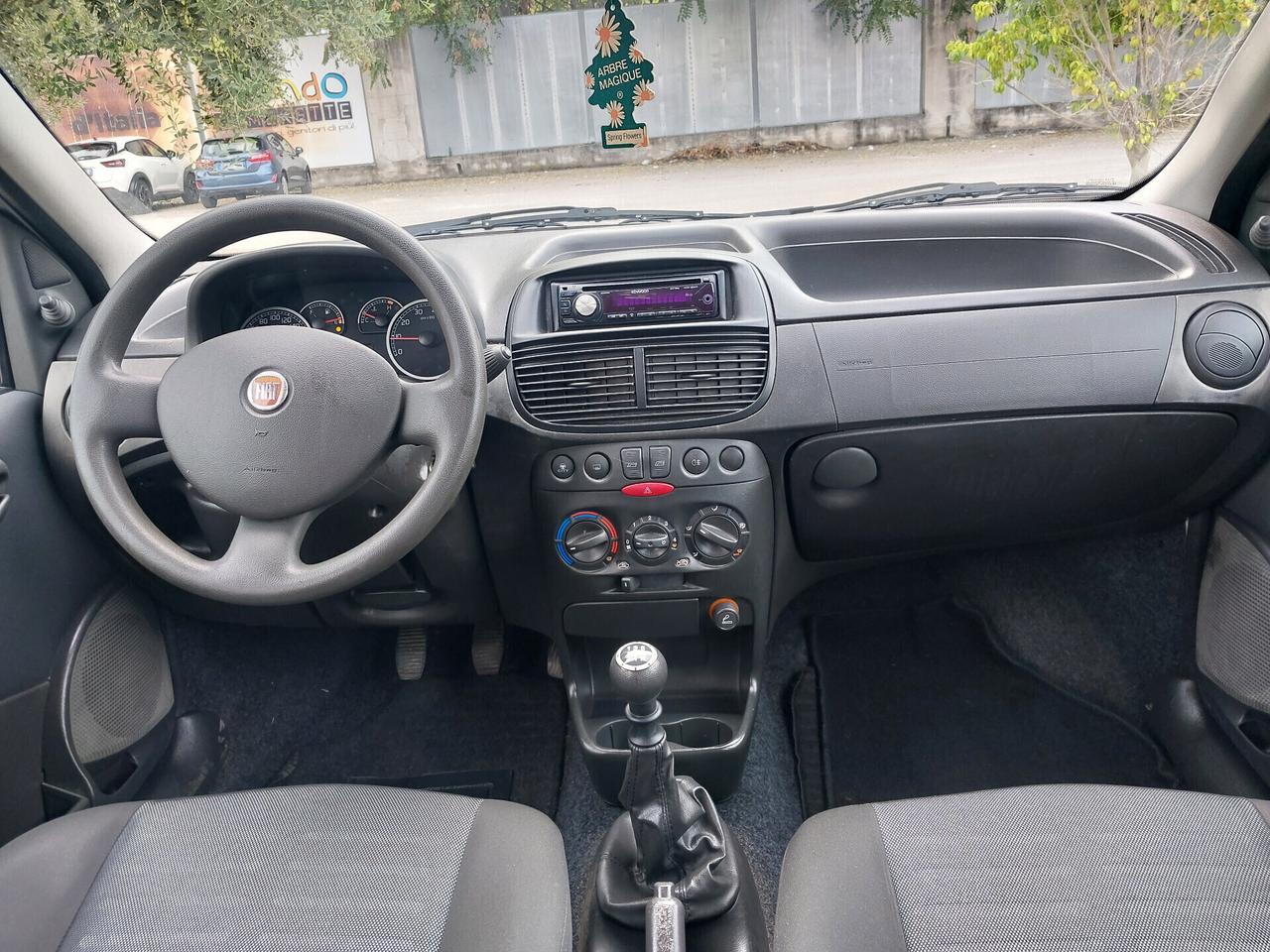 FIAT PUNTO 1.2 5P POCHI KM. 10-2010