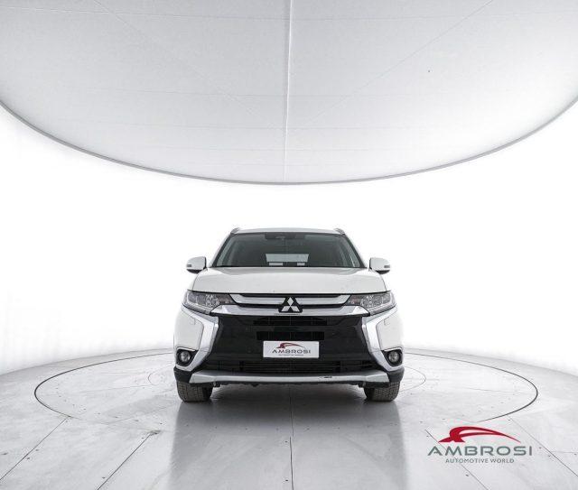 MITSUBISHI Outlander 2.2 DI-D 4WD Instyle Plus SDA 7 posti - AUTOCARRO