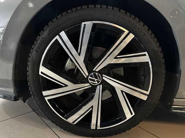 Volkswagen Golf 8ª serie 1.5 TSI EVO ACT R-Line