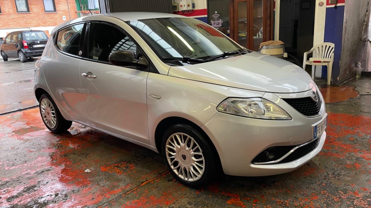 Lancia Ypsilon 1.2 69 CV 5 porte GPL Ecochic Silver