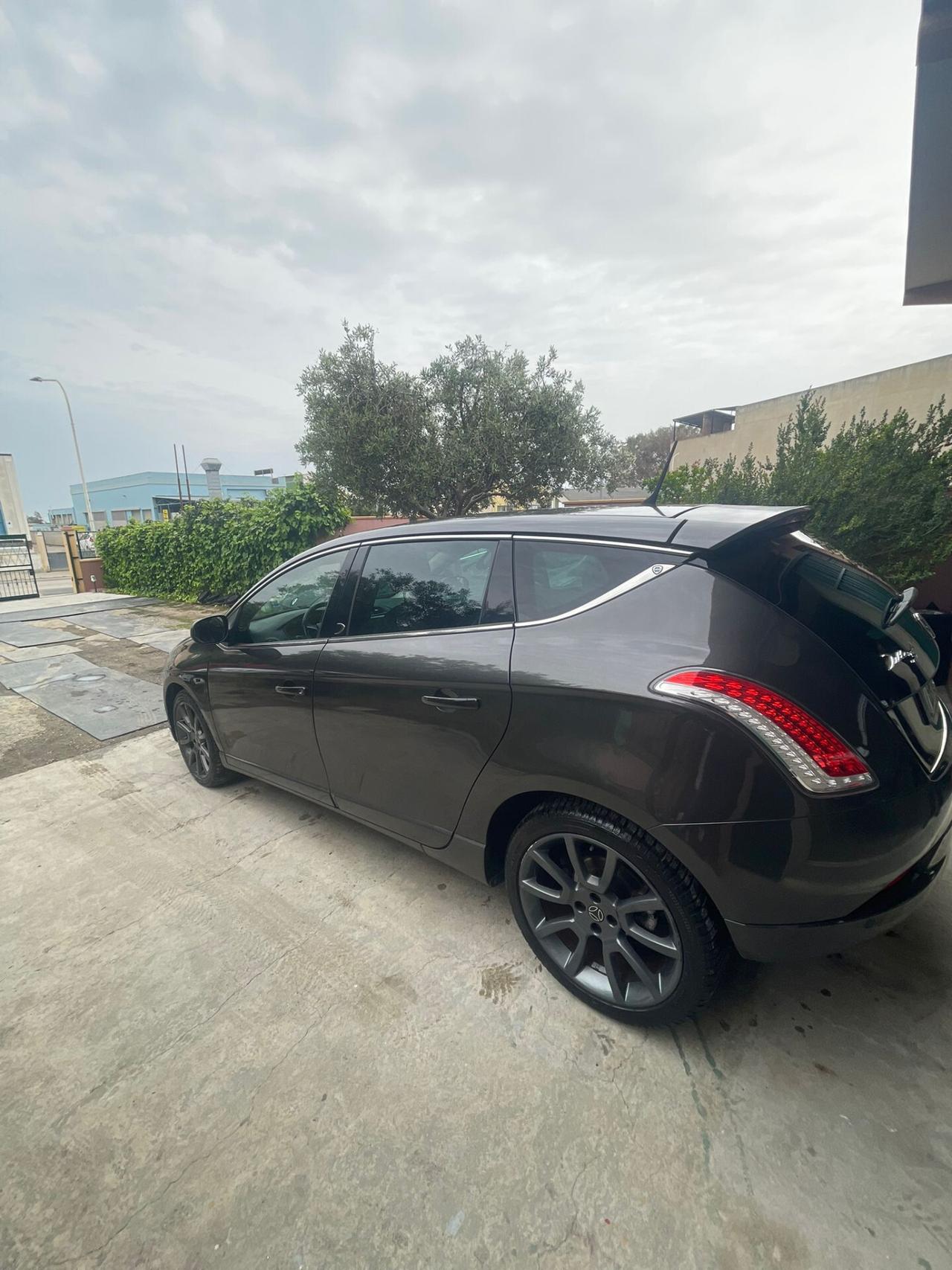 Lancia Delta 1.9 MJT Twinturbo DPF Gold