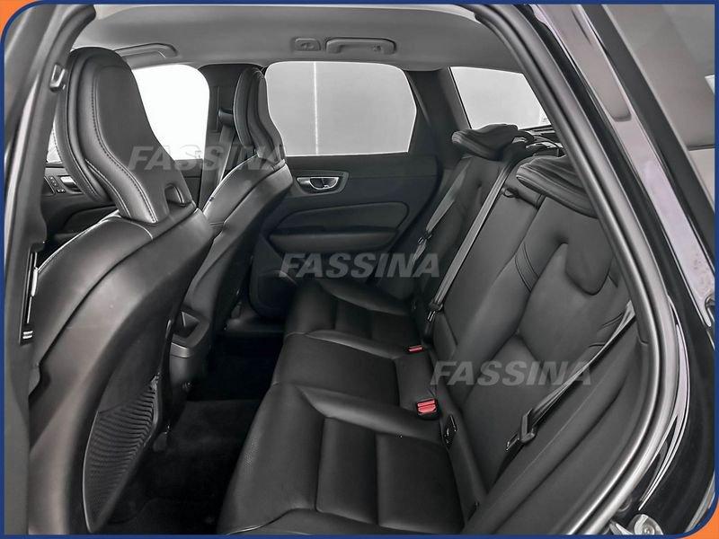 Volvo XC60 B4 automatico Plus Dark
