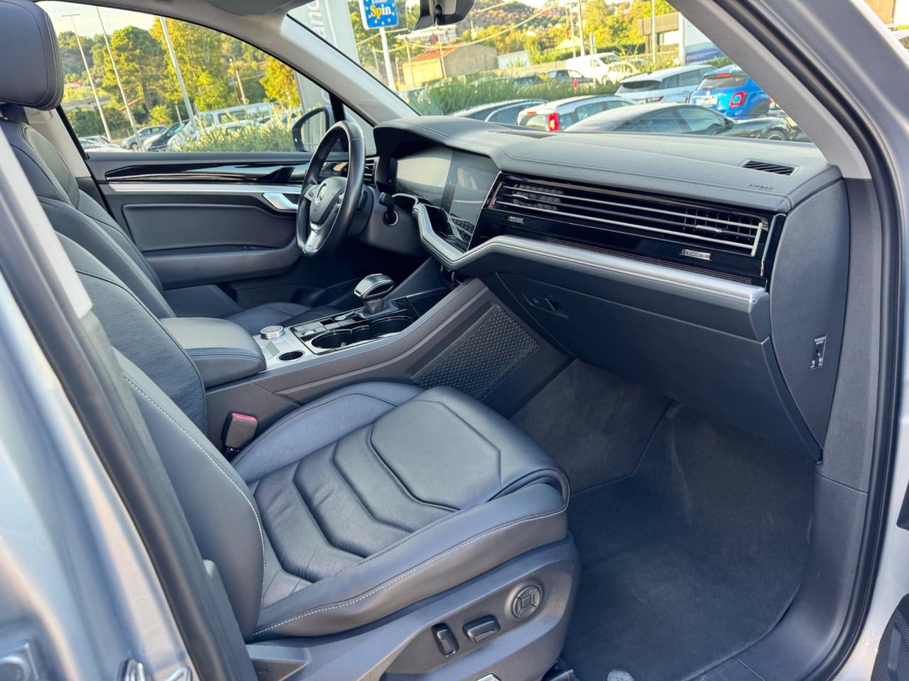 Volkswagen Touareg 3.0 V6 TDI 286 CV SCR R line open edition