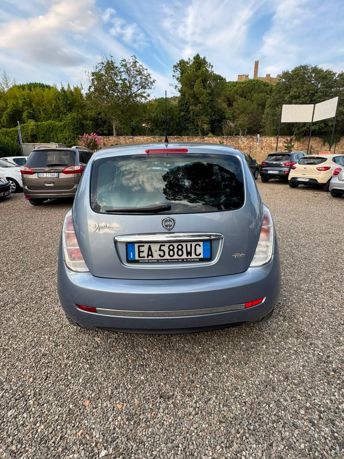 Lancia Ypsilon 1.3 MJT 75 CV MomoDesign