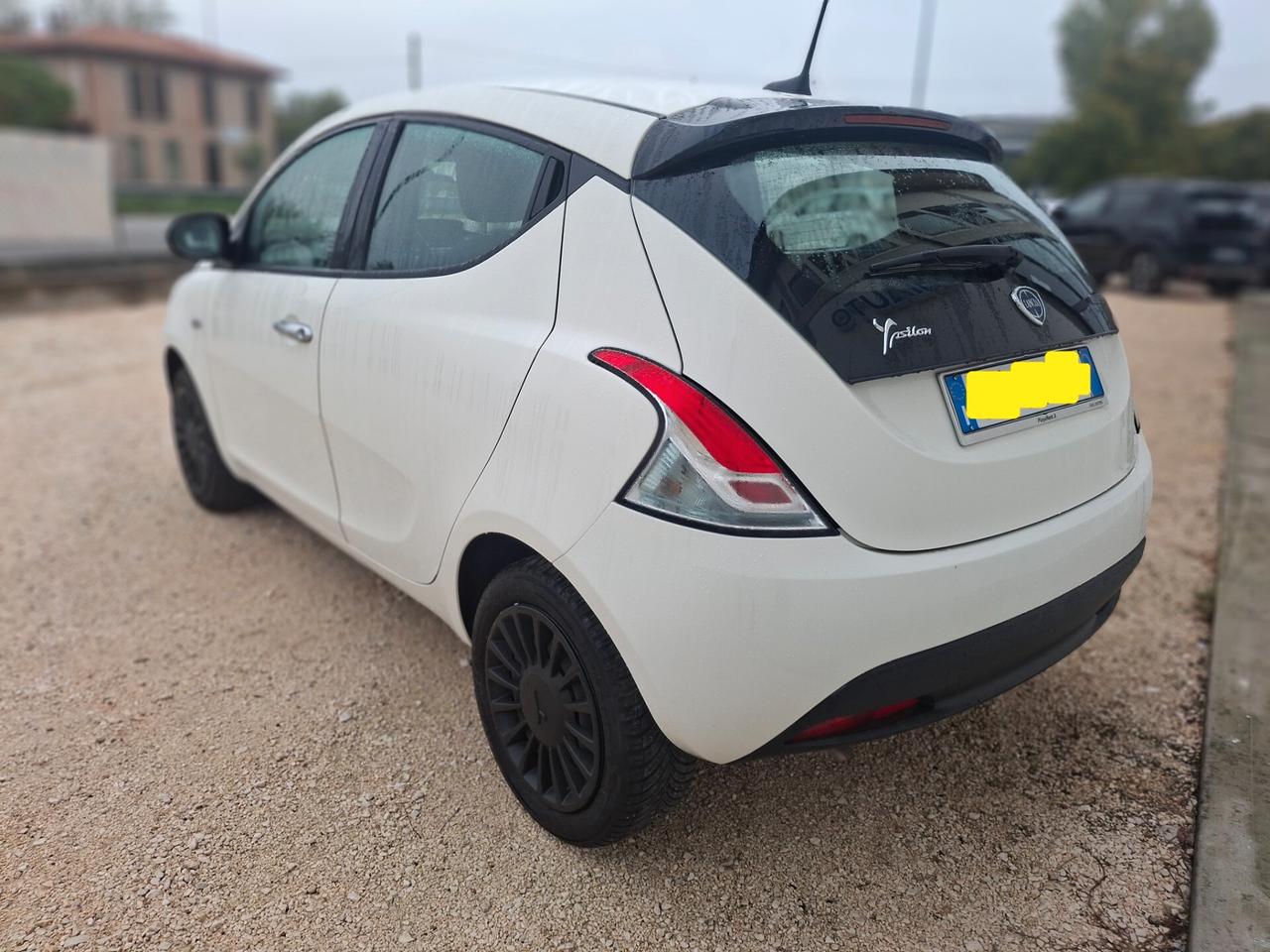 Lancia Ypsilon 1.0 FireFly 5 porte S&S Hybrid Gold