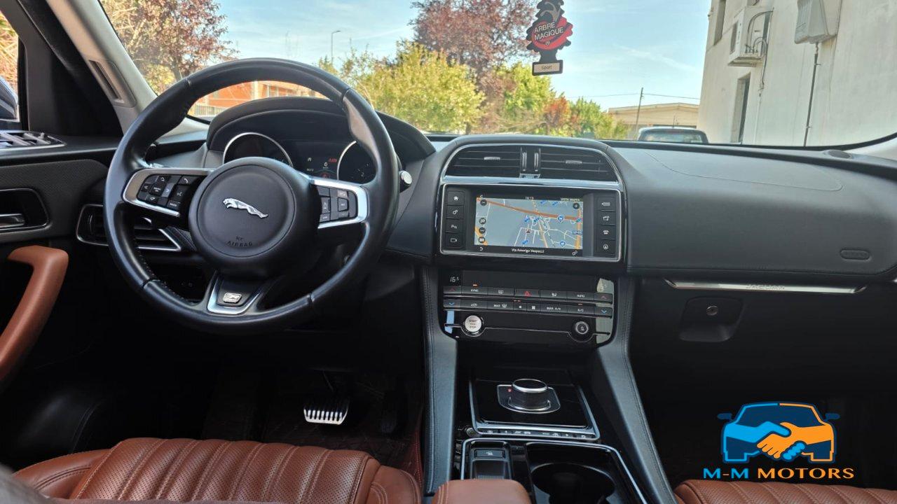 Jaguar F-Pace 2.0d i4 Portfolio awd 240cv auto my18