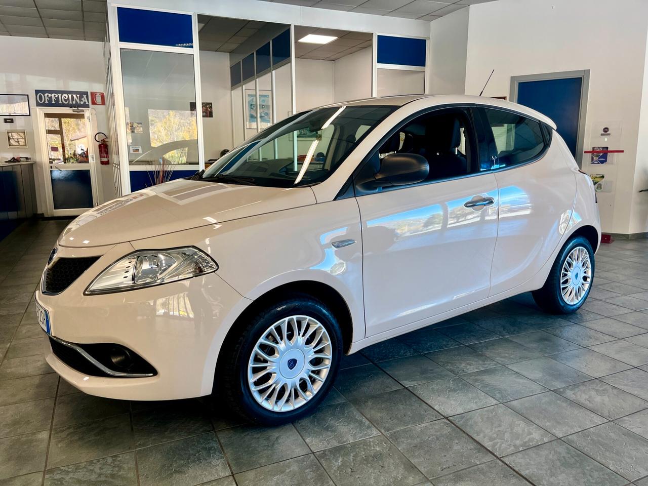 Lancia Ypsilon 1.2 69 CV 5 porte Gold