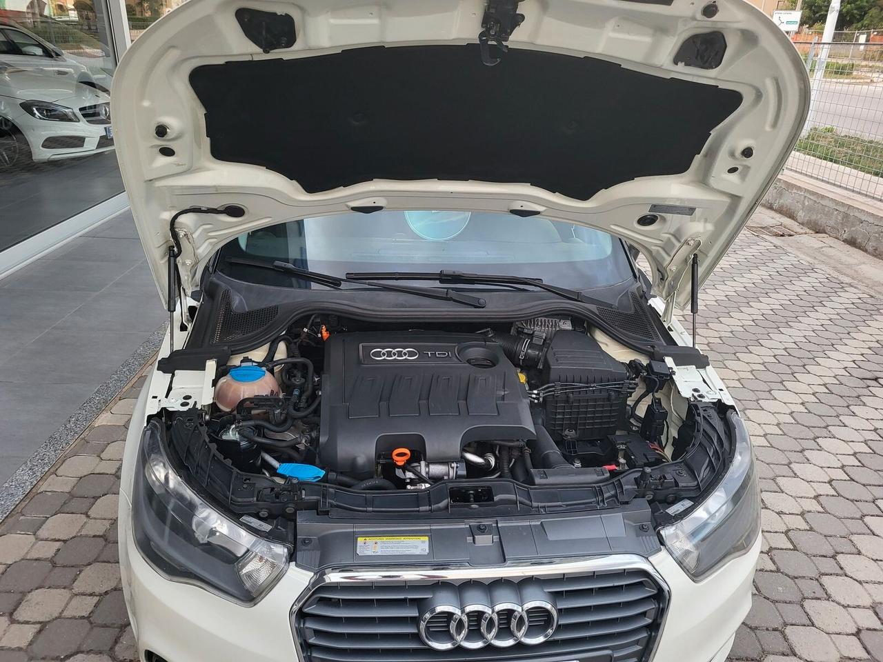 AUDI A1 1.6 TDI 105 CV *** TETTO NERO *** Coupè OK NEO-PATENTATI