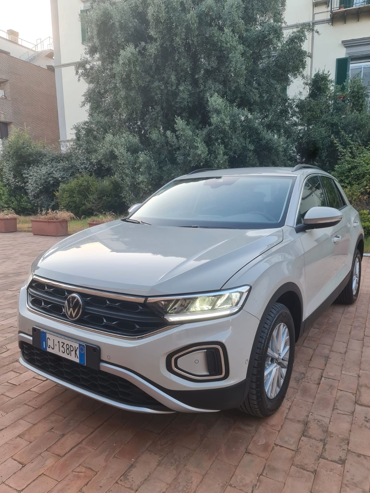 Volkswagen T-roc 1.5 Tsi Act Dsg Style Tua A Noleggio Giornaliero Pronta Consegna