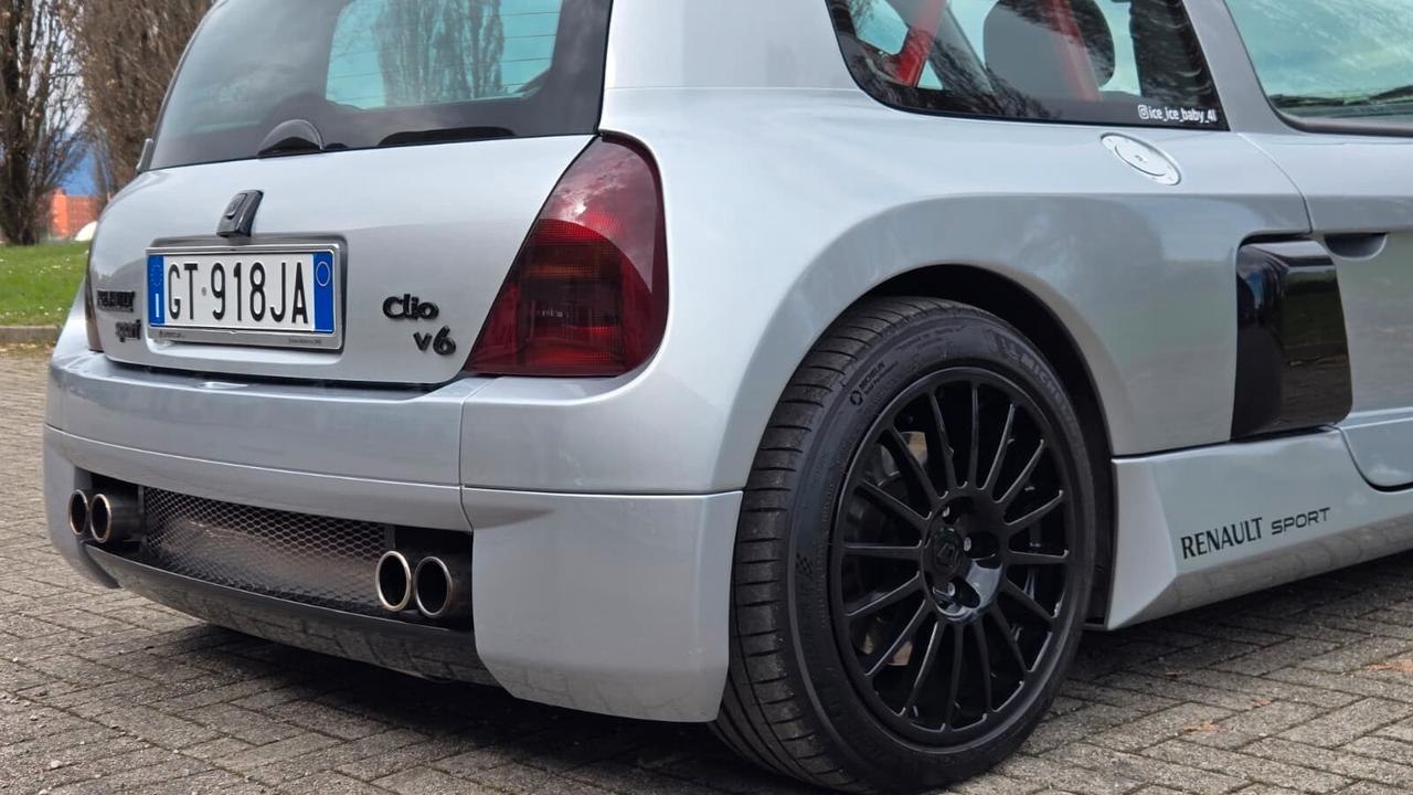 Renault Clio 3.0 V6 24V cat 3 porte Sport