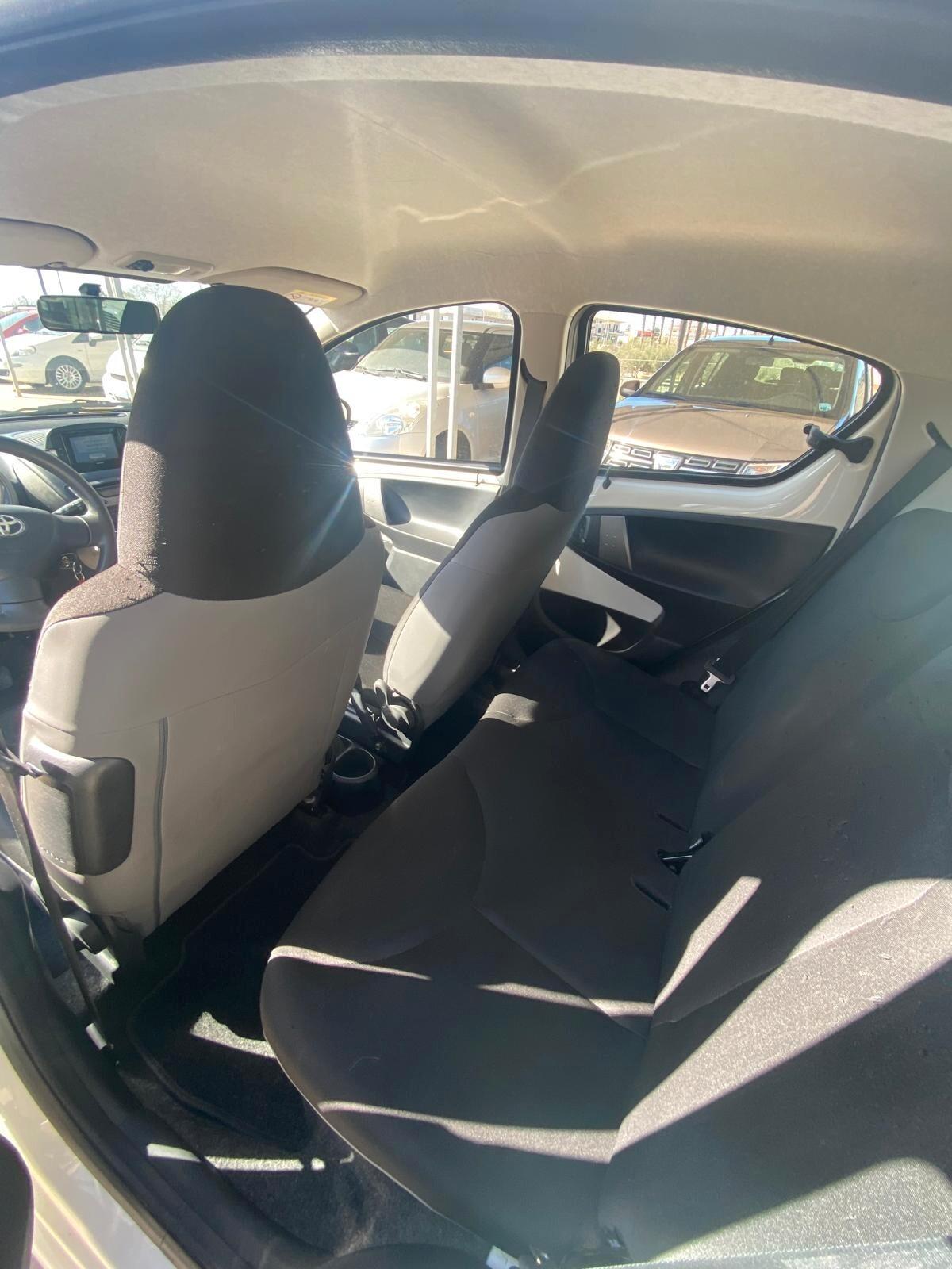 Toyota Aygo 1.0 12V VVT-i 5 porte Cool Soda Connect