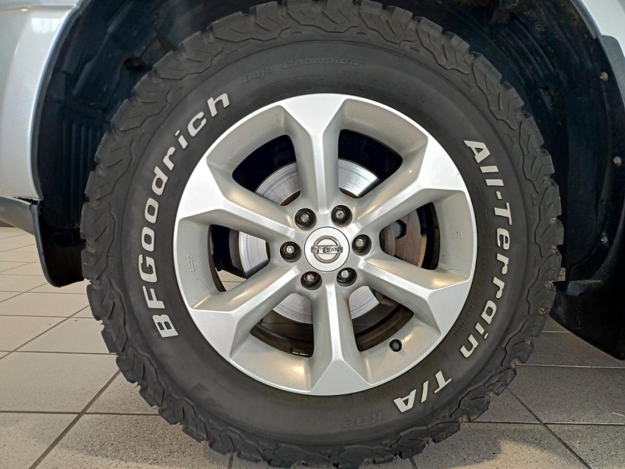 Nissan Navara Navara d.cab 2.5 dci LE 174cv*Automatico