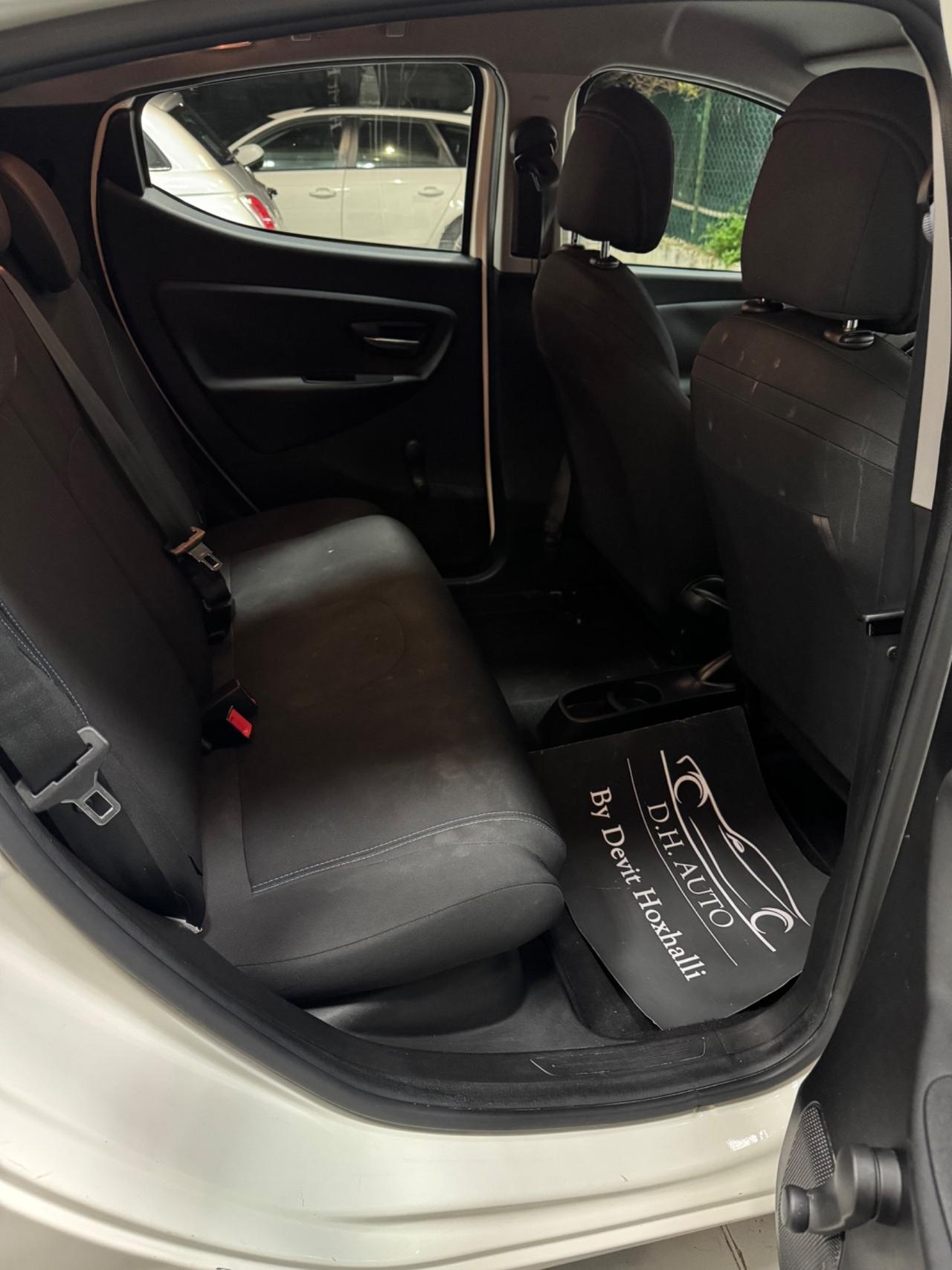 Lancia Ypsilon 1.2 69 CV 5 porte Platinum