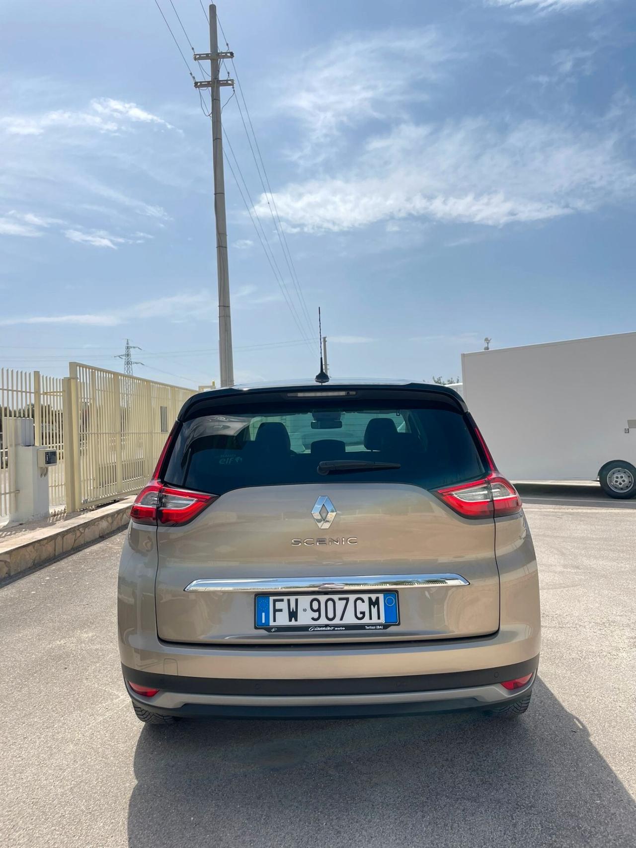 RENAULT GRAND SCENIC Blue dCi 120 CV Initiale Paris