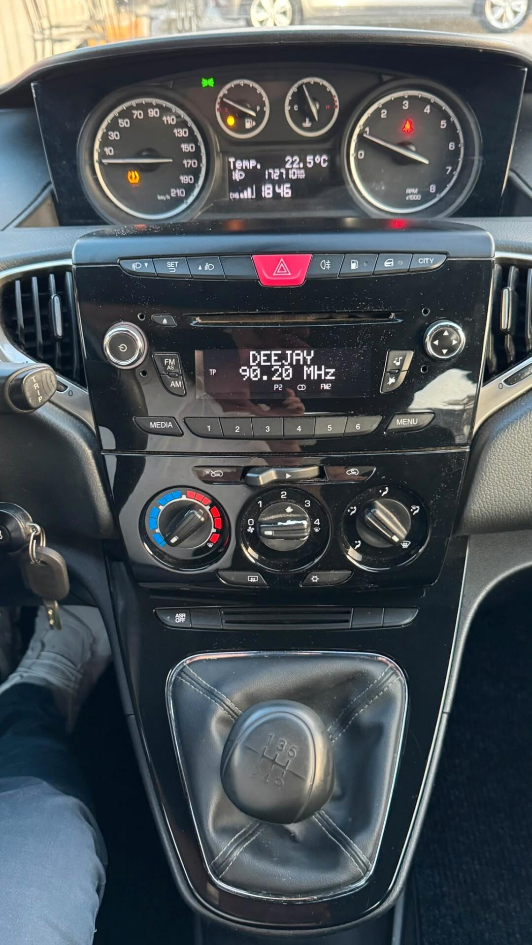 Lancia Ypsilon 0.9 TwinAir 85 CV 5 porte