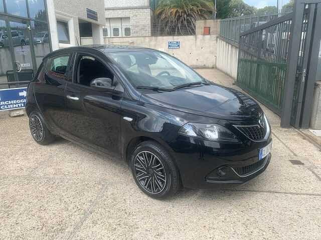 Lancia Ypsilon Gold Hybrid 1.0 FireFly