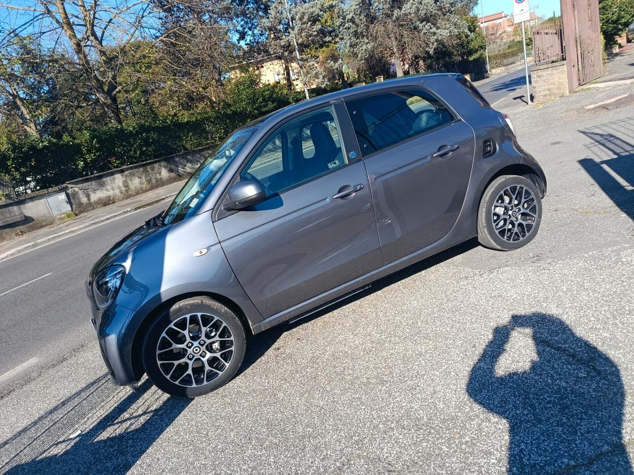 Smart ForFour EQ Pulse