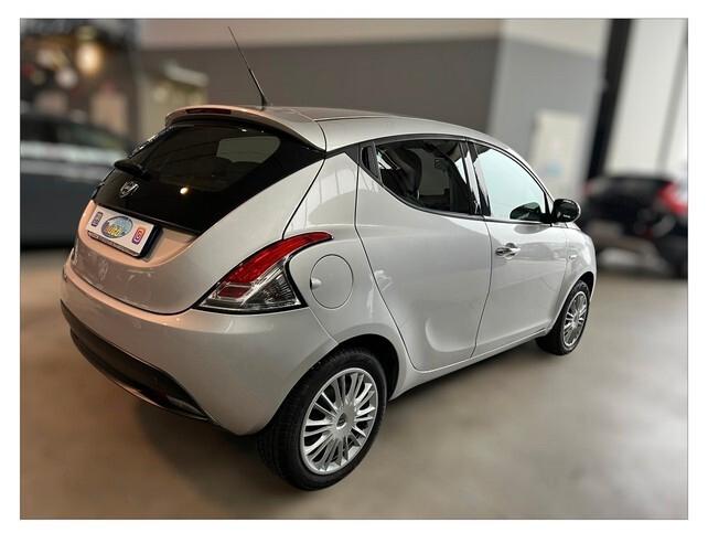 Lancia Ypsilon 1.2 69 CV 5 porte Gold X NEOPATENTATI