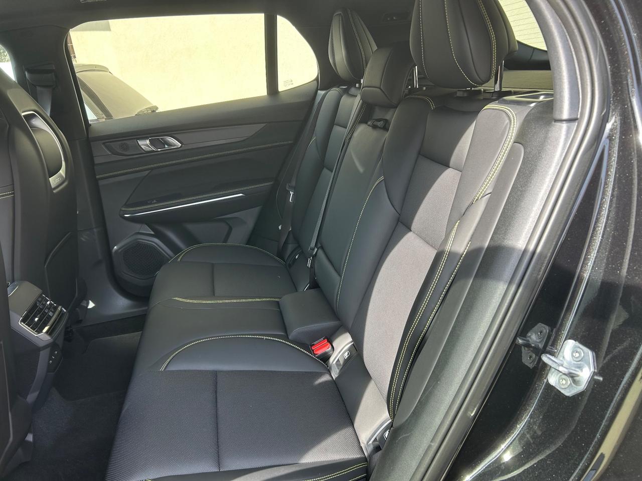 Lynk&co 01 PHEV More