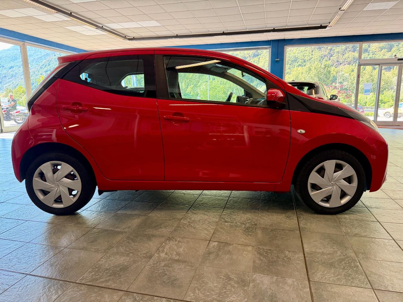 Toyota Aygo 1.0 VVT-i 69 CV 5 porte x-play