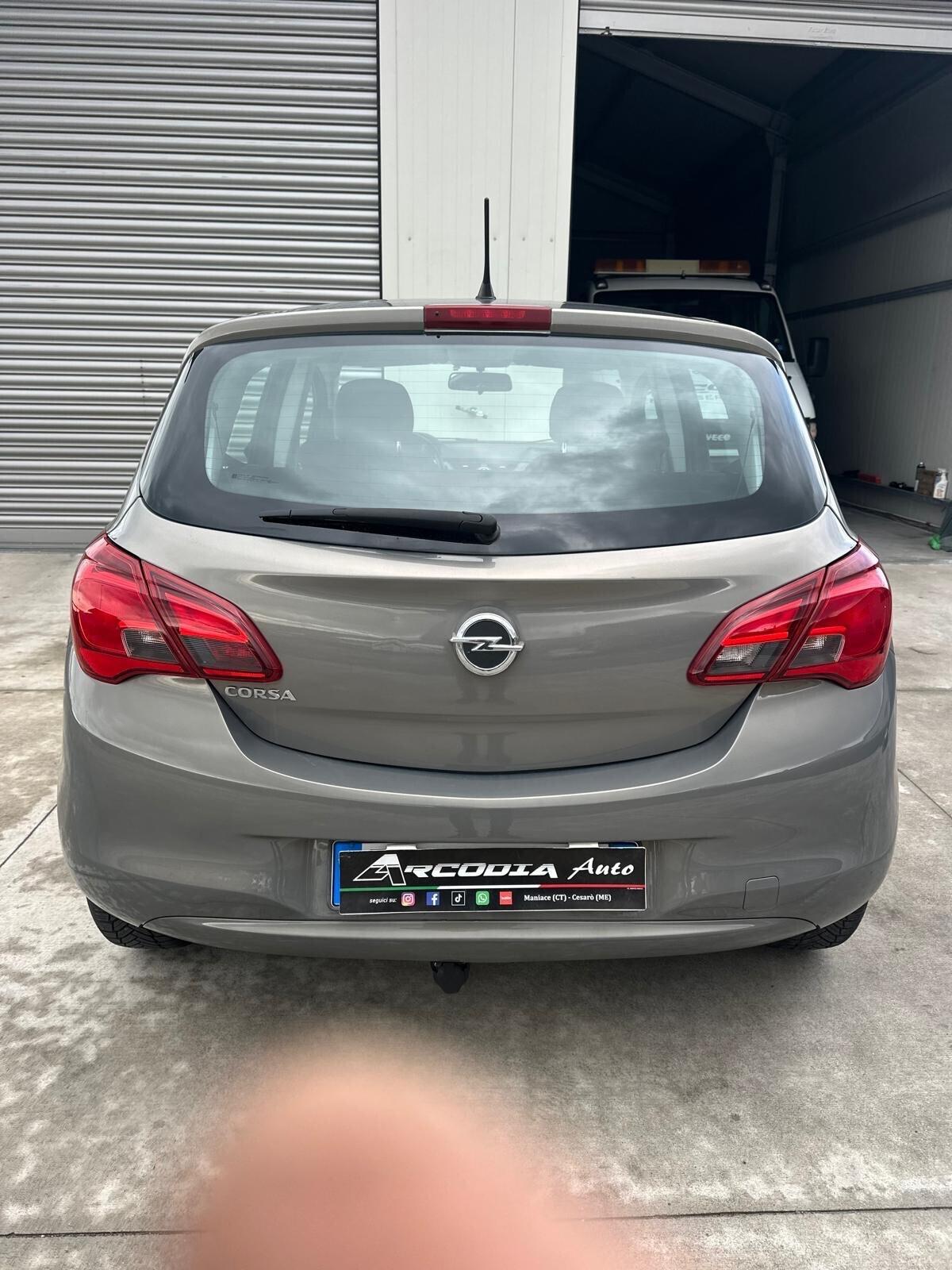 Opel Corsa 1.4 90CV 5 porte b-Color