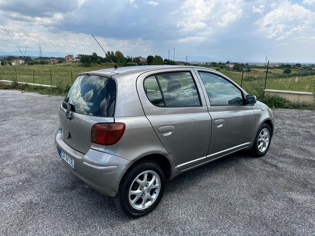 Toyota Yaris 1.3i 16V cat 5 porte Sol