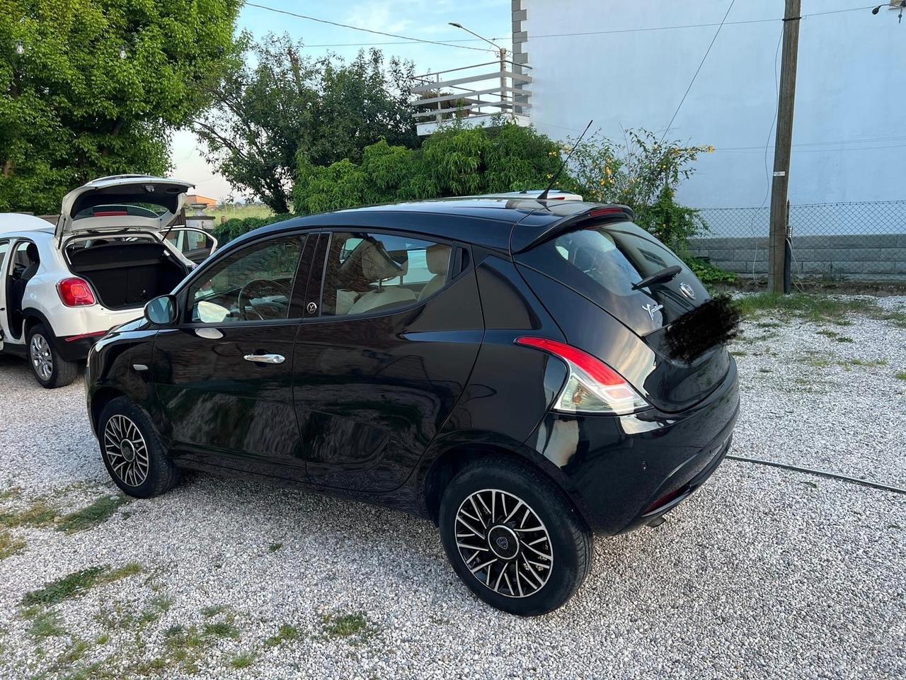 Lancia Ypsilon 0.9 TwinAir 85 CV 5 porte Metano Ecochic Elle