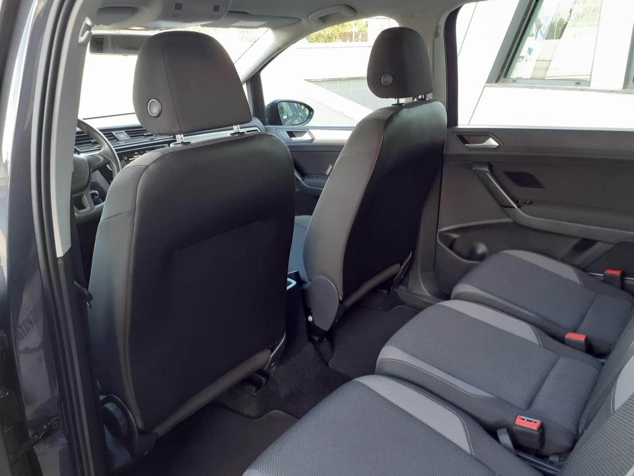 VW Touran 1.6 TDI 115 CV 7 POSTI anno 2017