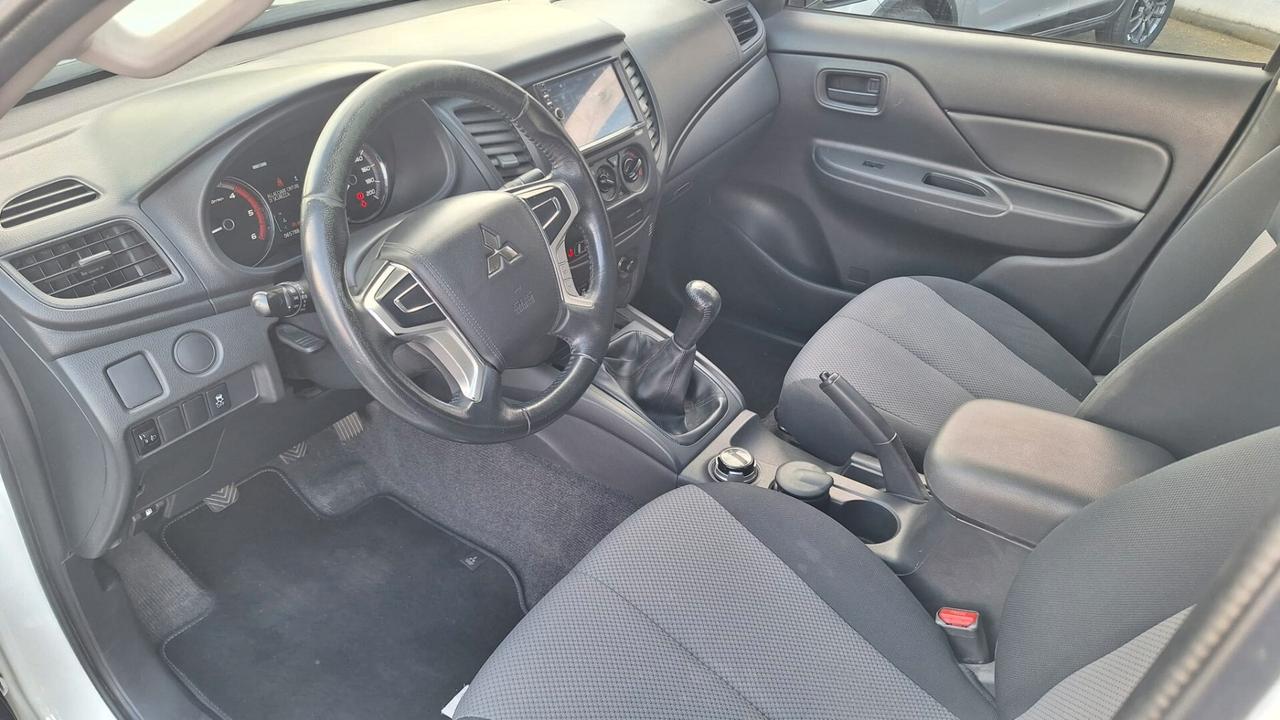 Mitsubishi L200 D Club Cab 4x4 Invite Connect