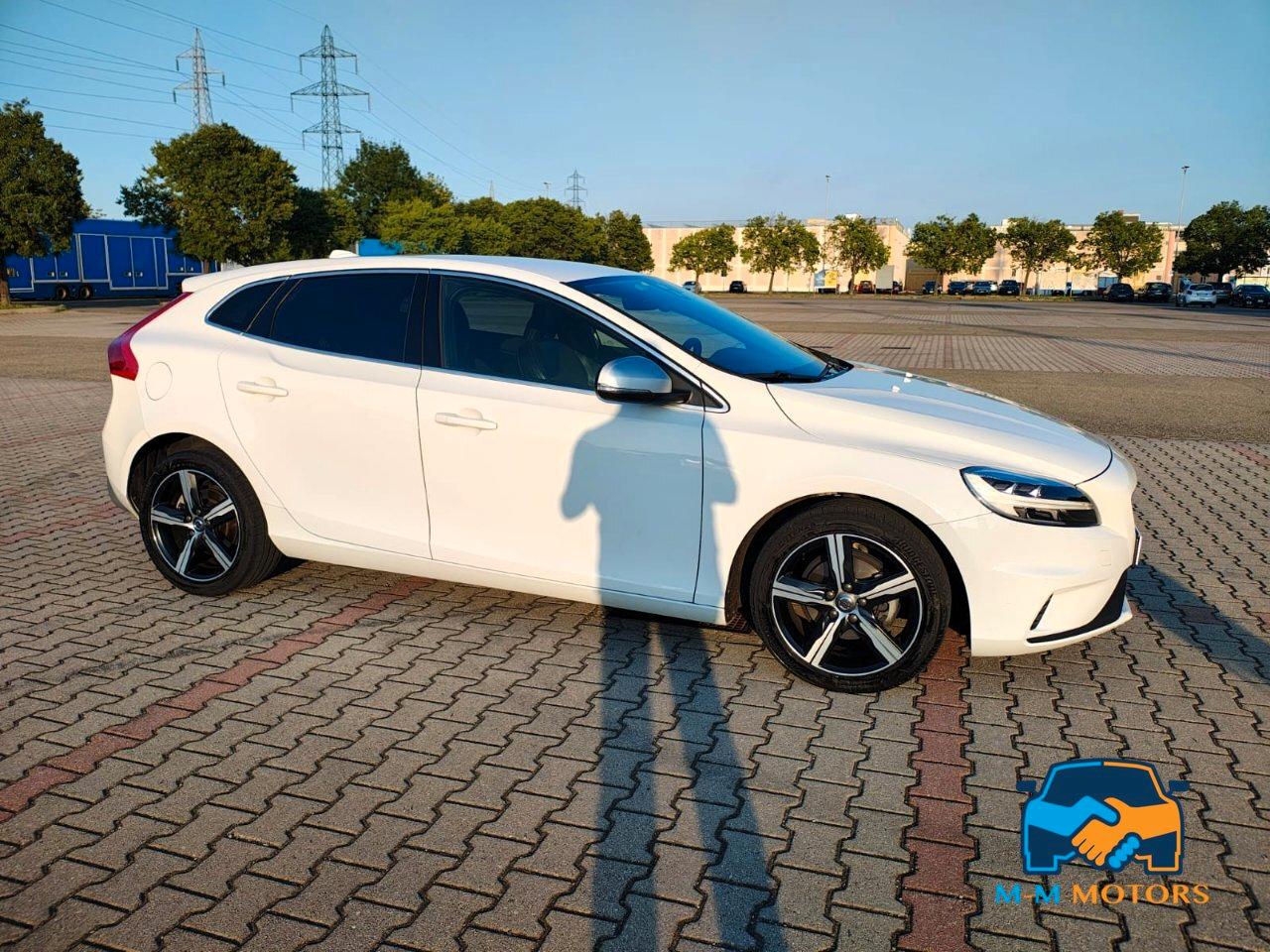 Volvo V40 2.0 d2 R-design Momentum my17