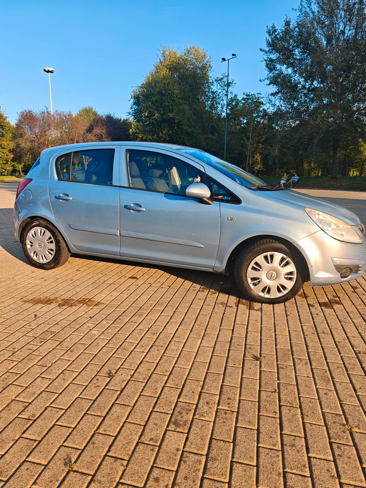 Opel Corsa 1.4 16V 5 porte Cosmo