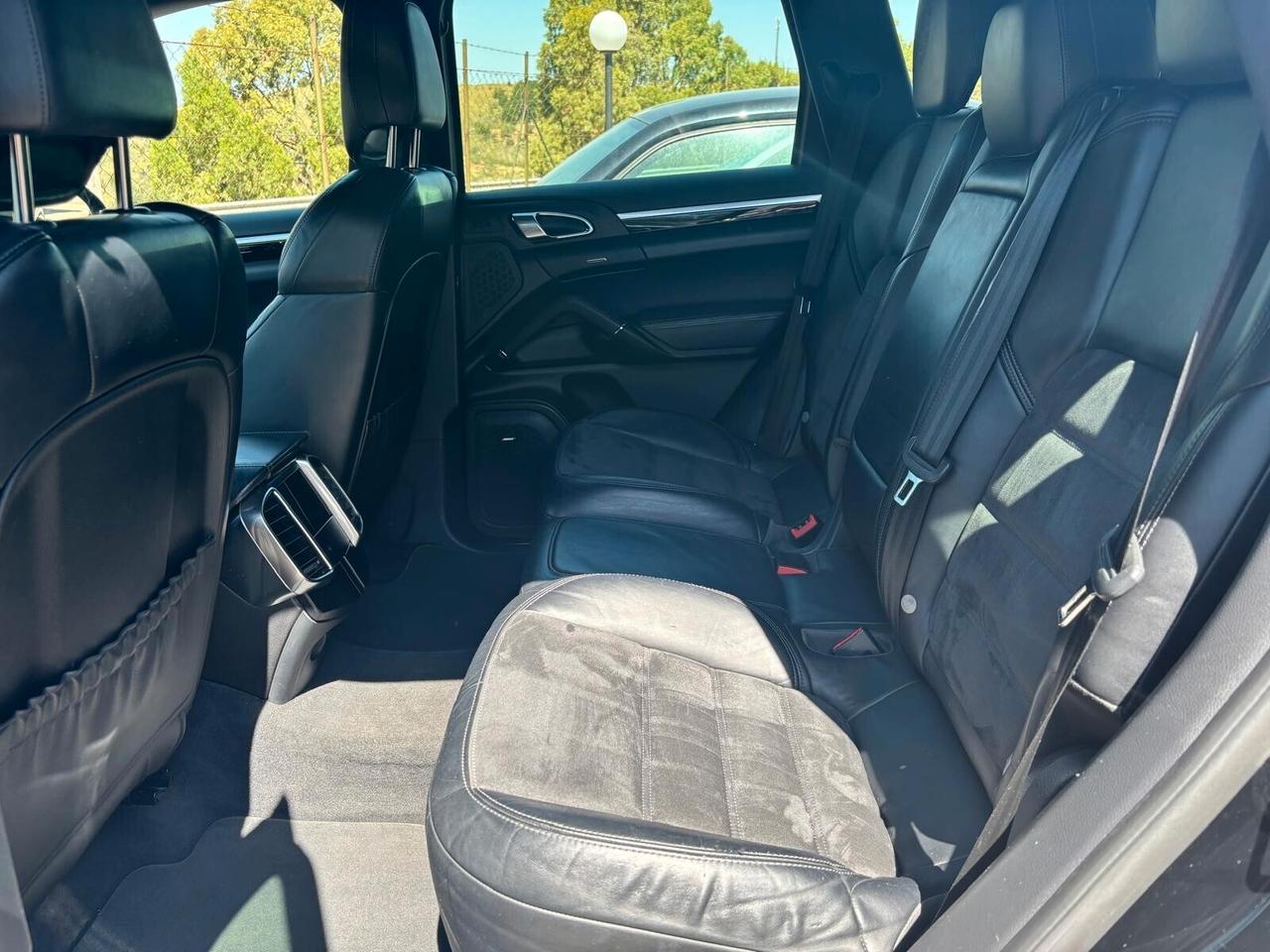Porsche Cayenne 3.0 Diesel Platinum Edition - 2018