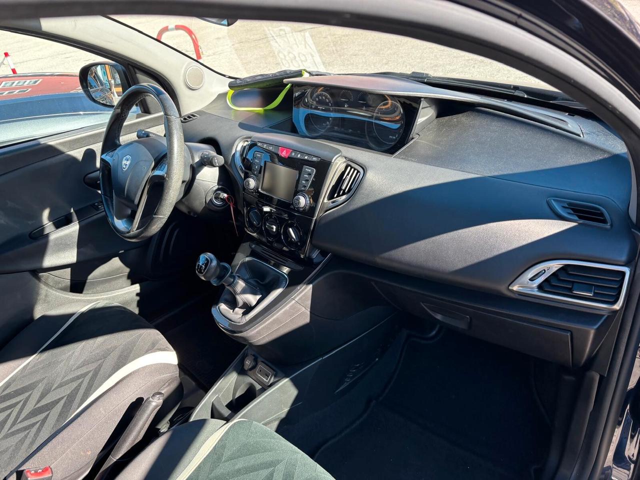 Lancia Ypsilon 0.9 TwinAir 85 CV 5 porte Metano Ecochic Platinum