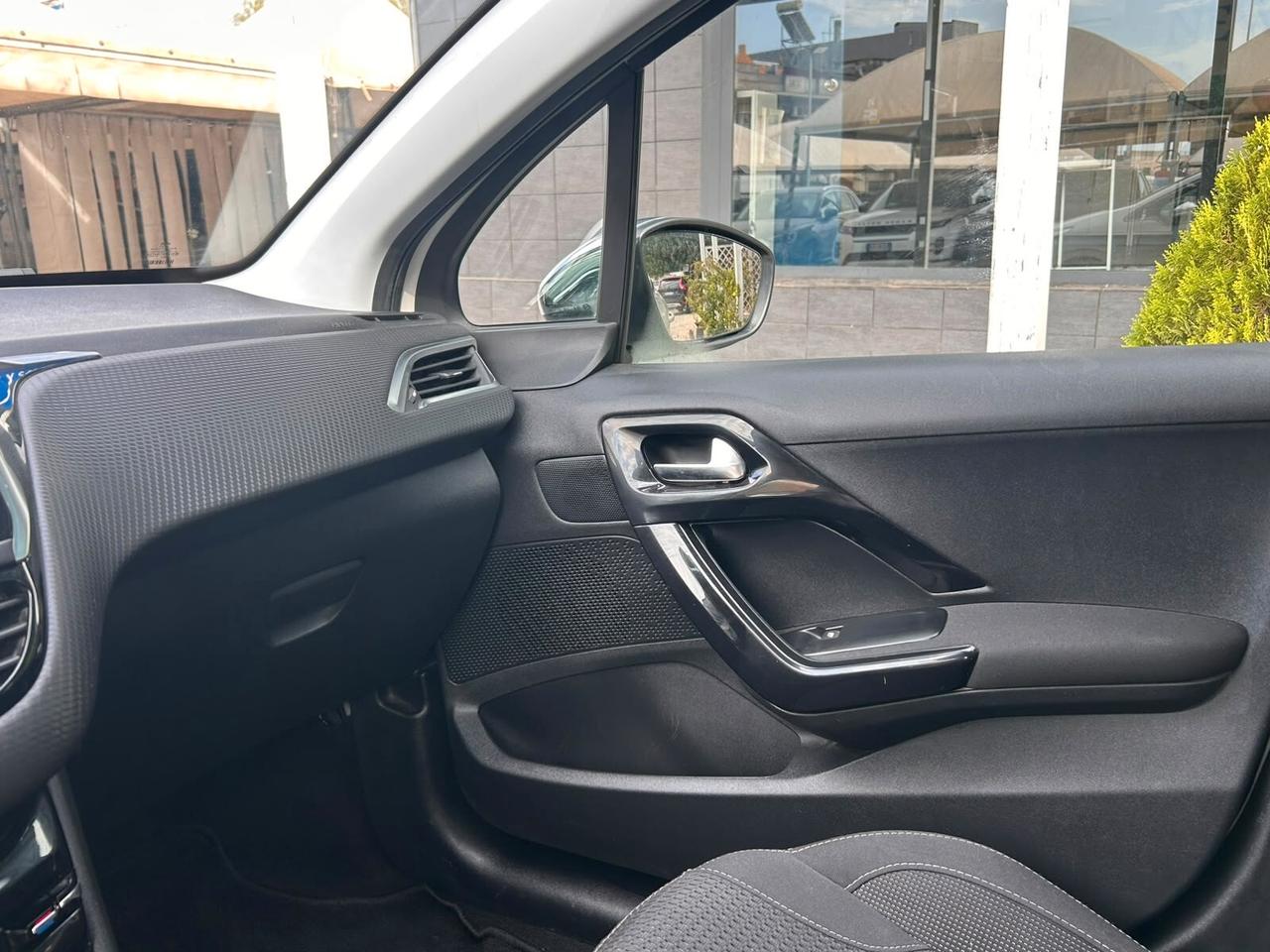 Peugeot 208 PureTech 82 5 porte Allure