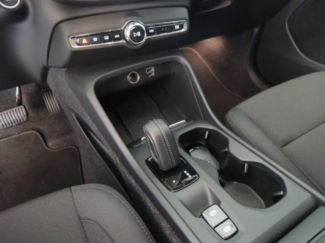 VOLVO XC40 T3 Geartronic Momentum Pro