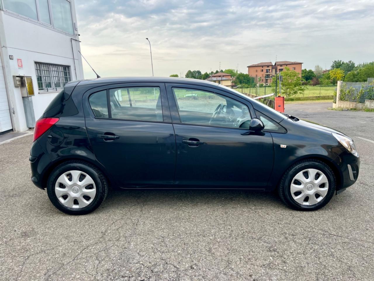Opel Corsa 1.3d 2013 142.000km catena appena sostituita