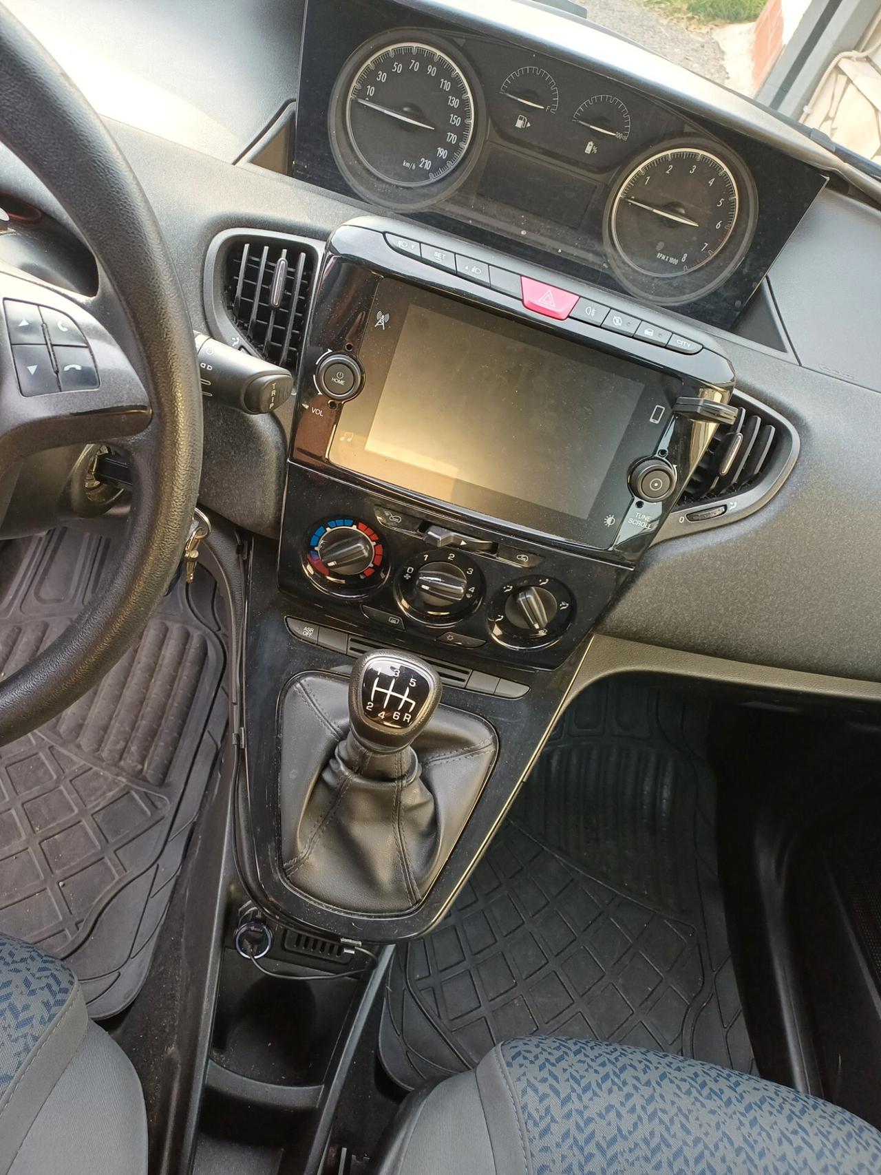 Lancia Ypsilon 1.0 (prezzo reale)
