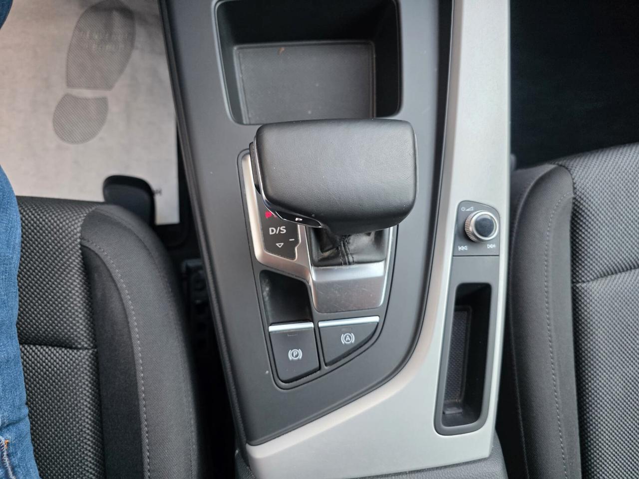 Audi A4 Avant 30 TDI/136 CV S tronic Business+Cerchi 18+Fari Led..