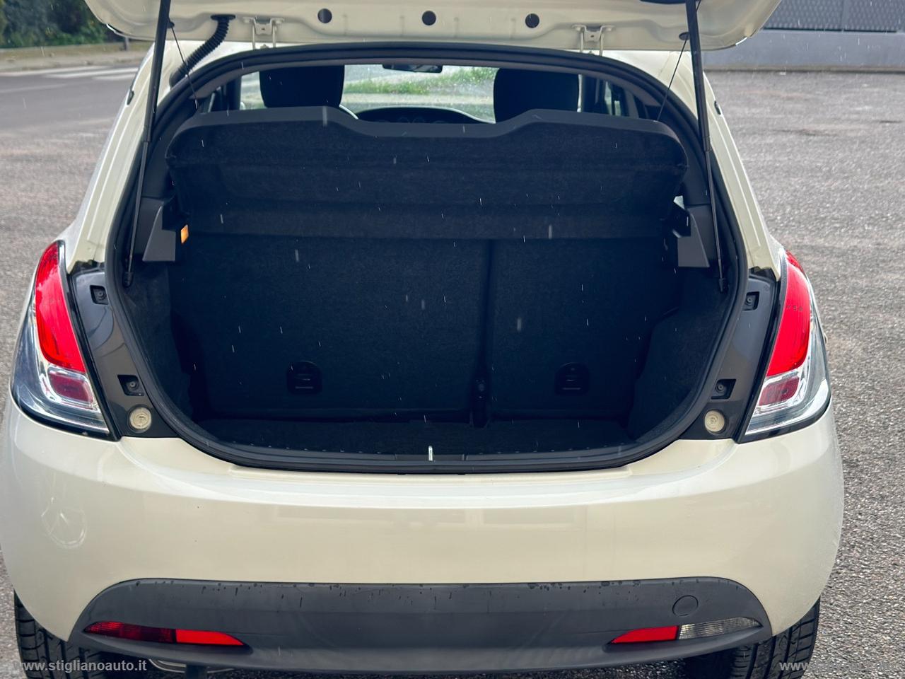 LANCIA Ypsilon 1.2 69 CV 5p. Silver