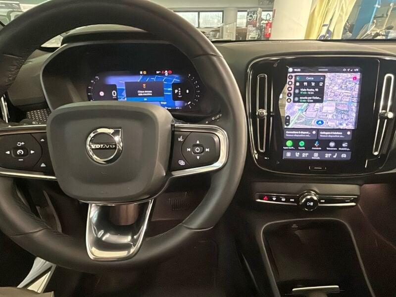 Volvo XC40 B3 automatico Ultra Dark