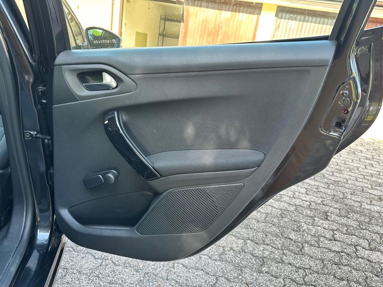 Peugeot 208 Allure 1.4 95 VTI #6873